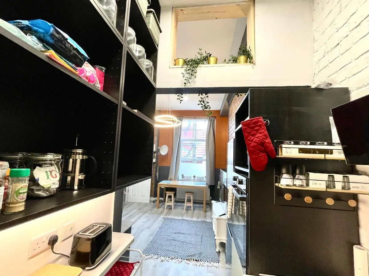 Adeamstays Provides Beautiful Centrally Located 1 And 2 Bed Apartments On Liverpools Boulevard United Kingdom