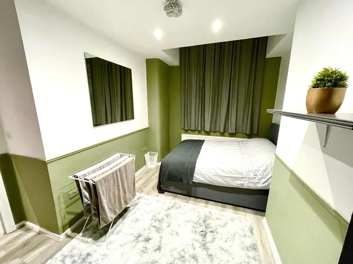 Adeamstays Provides Beautiful Centrally Located 1 And 2 Bed Apartments On Liverpools Boulevard