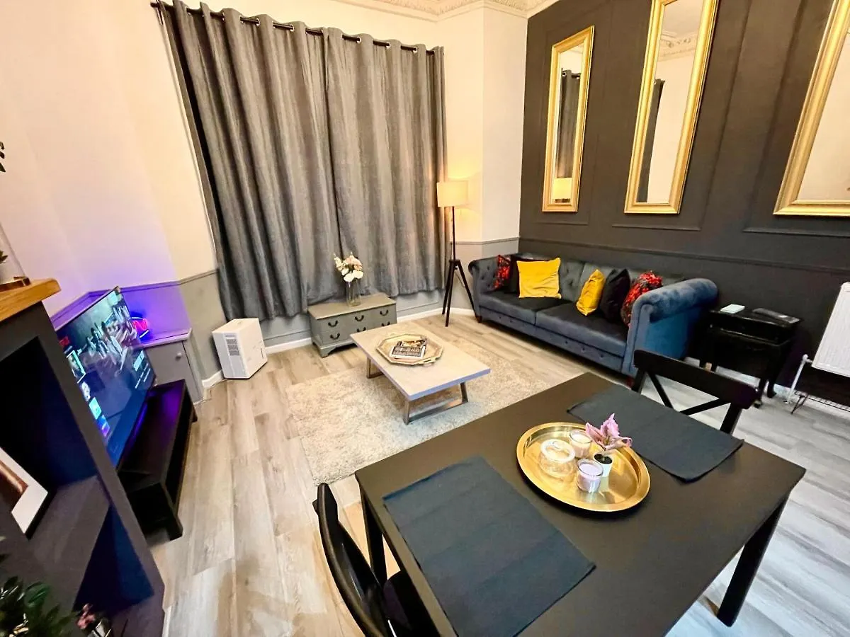 Adeamstays Provides Beautiful Centrally Located 1 And 2 Bed Apartments On Liverpools Boulevard