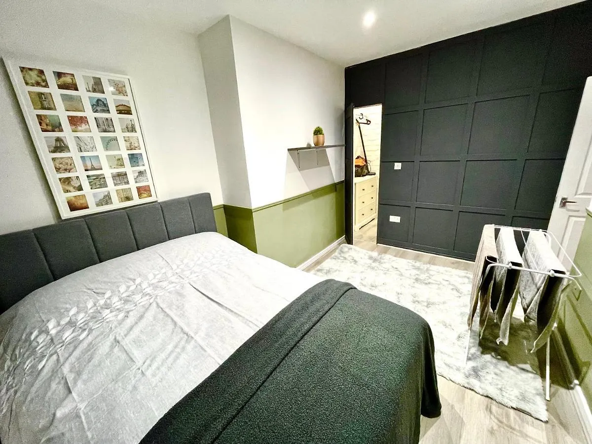 Adeamstays Provides Beautiful Centrally Located 1 And 2 Bed Apartments On Liverpools Boulevard  Liverpool