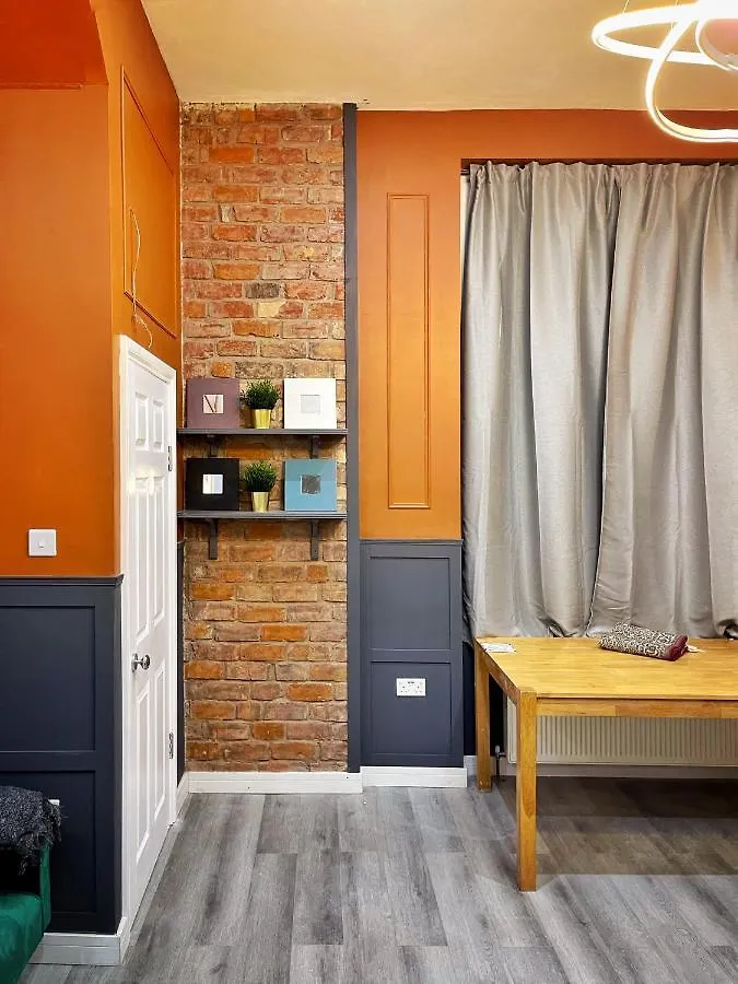 Adeamstays Provides Beautiful Centrally Located 1 And 2 Bed Apartments On Liverpools Boulevard United Kingdom