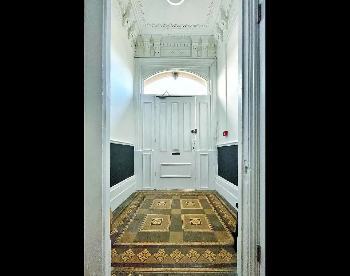 Adeamstays Provides Beautiful Centrally Located 1 And 2 Bed Apartments On Liverpools Boulevard