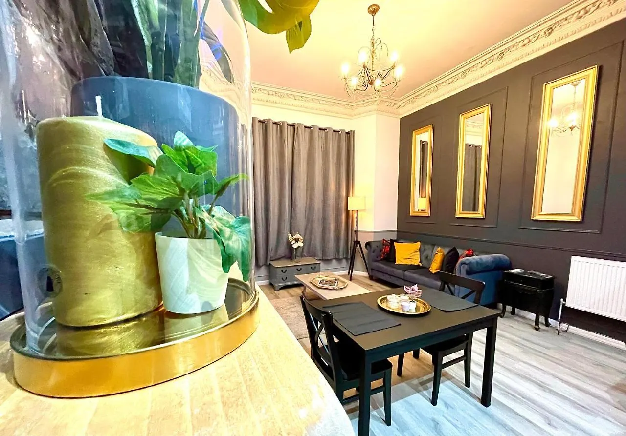 Adeamstays Provides Beautiful Centrally Located 1 And 2 Bed Apartments On Liverpools Boulevard