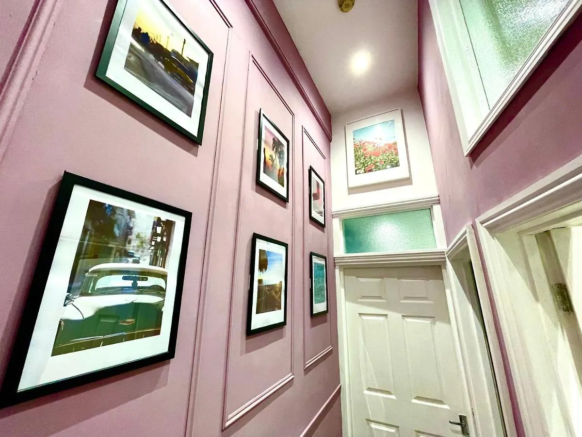 Adeamstays Provides Beautiful Centrally Located 1 And 2 Bed Apartments On Liverpools Boulevard