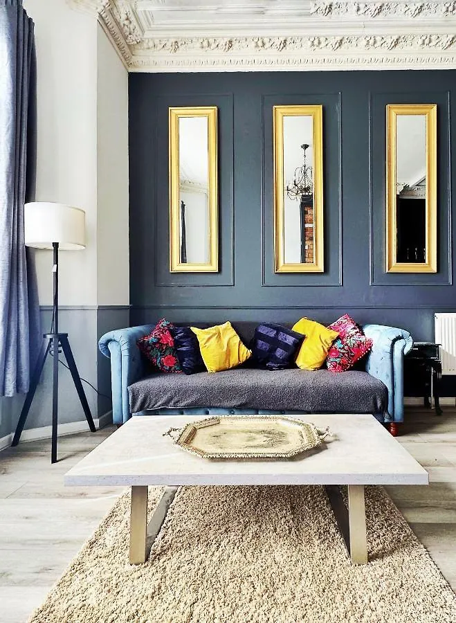 Adeamstays Provides Beautiful Centrally Located 1 And 2 Bed Apartments On Liverpools Boulevard Liverpool