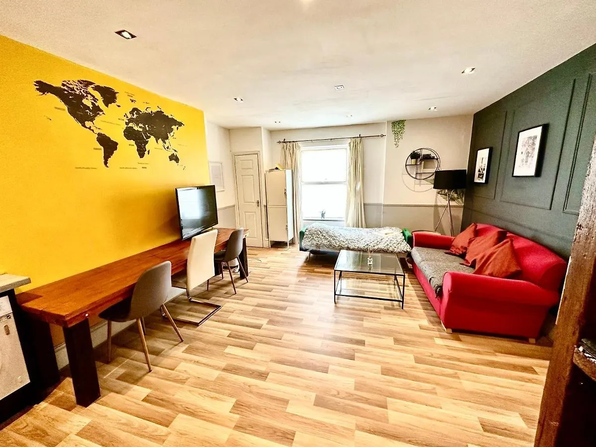Adeamstays Provides Beautiful Centrally Located 1 And 2 Bed Apartments On Liverpools Boulevard Liverpool