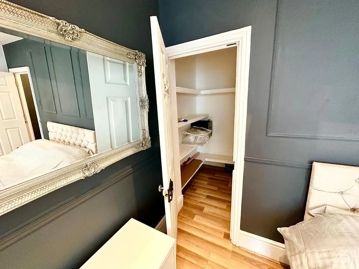 Adeamstays Provides Beautiful Centrally Located 1 And 2 Bed Apartments On Liverpools Boulevard 0*, Liverpool United Kingdom