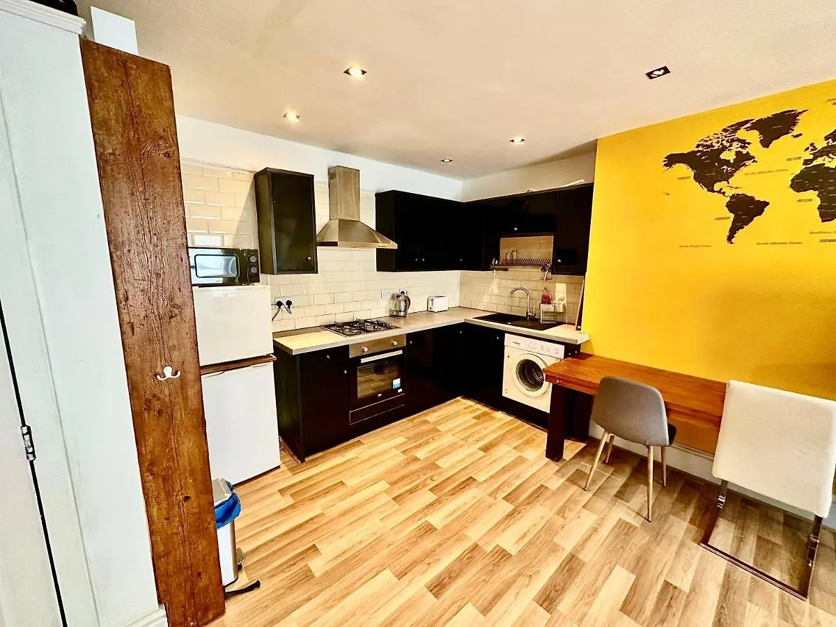 Adeamstays Provides Beautiful Centrally Located 1 And 2 Bed Apartments On Liverpools Boulevard