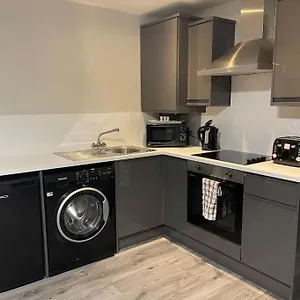 Hosted By Ryan - 2 Bedroom Liverpool