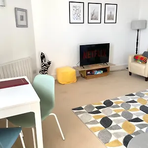  Apartment Sea View Family By Gym & Parking United Kingdom